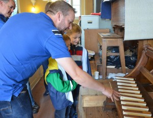 Steve shows Great under action motors to young visitors