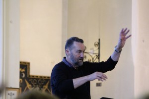 James conducts Fauré rehearsal