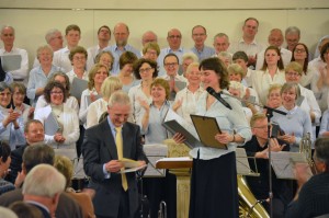 Anna presents the pipe dedication to Bill Strang and The Open University choir