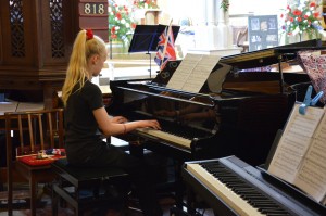Sheridan plays Jazz piano