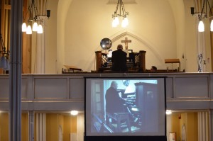 Simon plays the opening fanfare