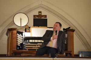 Donald MacKenzie introduces light organ music