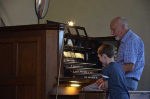Hands on the Willis organ