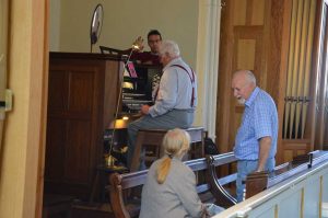 Hands on the Willis!