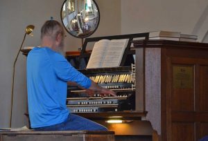 Francis playing Buxtehude