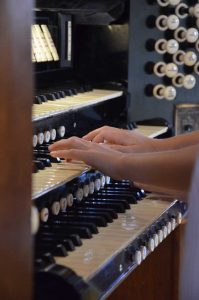Young hands on the Willis keyboards